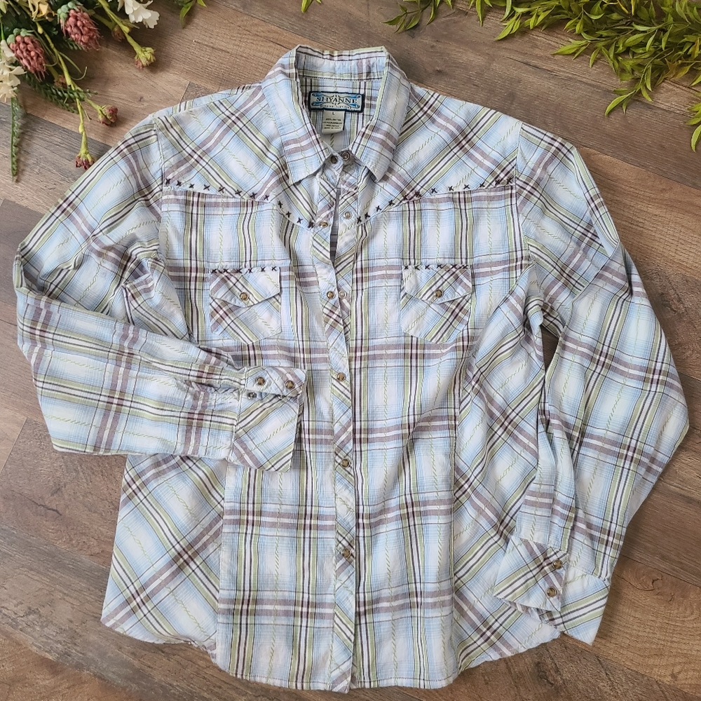 Shyanne • Women's Plaid Button Down Top